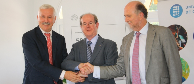 Rector de la UPC, Antoni Giró, el director de Innovación de Indra, José Luis Ang