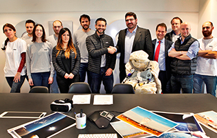 Firma del acuerdo con Zero 2 Infinity