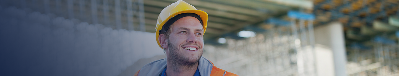 Engenharia em fase de construção da infraestrutura de transporte