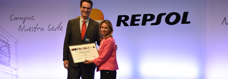 Natalia Fernández recoge el premio